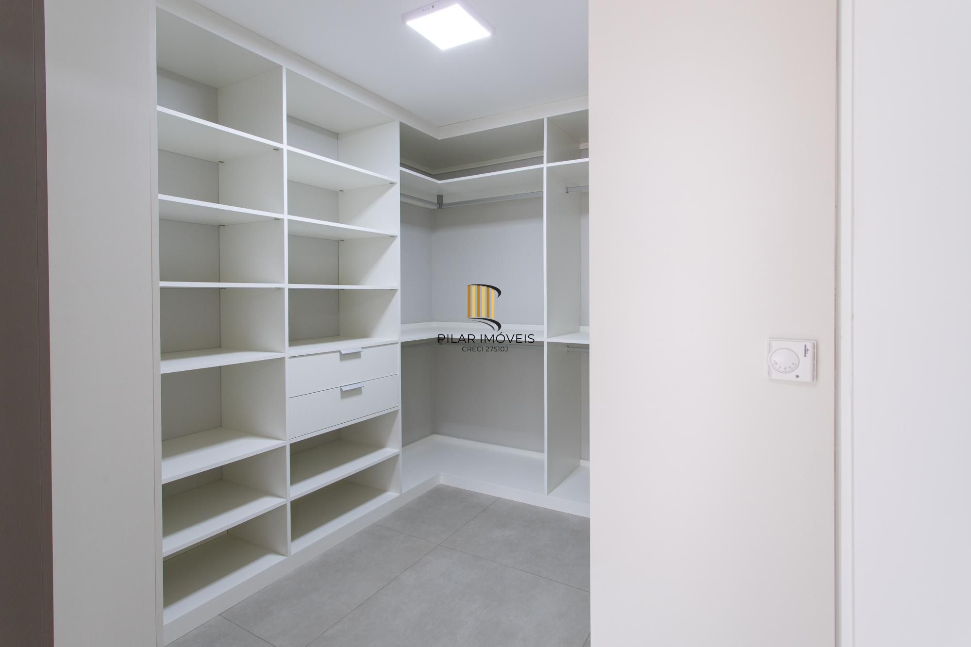 Casa Condominio para Venda - 300m², 3 dormitórios, sendo 3 suites, 2 vagas - Alphaville