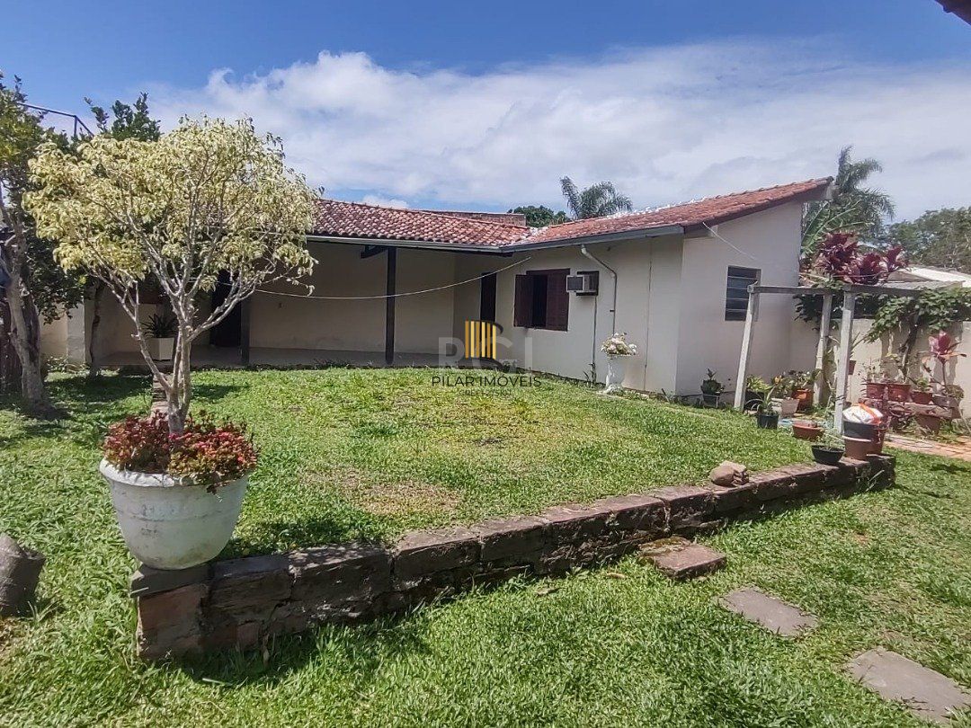 Casa para Venda - 265.1m², 3 dormitórios, 4 vagas - Guarujá