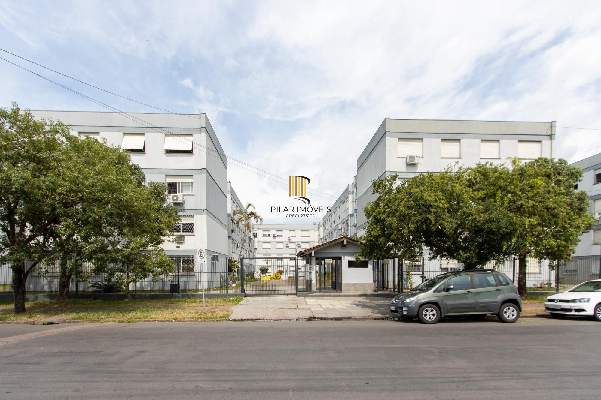 Apartamento de 3 quartos reformado, 1 banheiro - Bairro Camaquã.