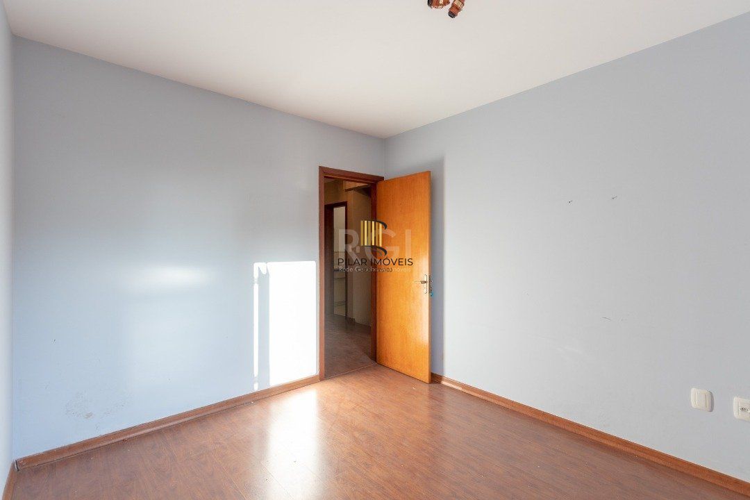 Casa para Venda - 233.34m², 3 dormitórios, sendo 1 suites, 4 vagas - Tristeza