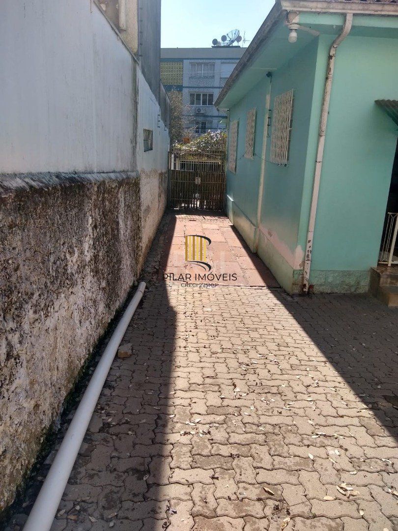 Casa para Venda - 165m², 2 dormitórios, 4 vagas - Menino Deus