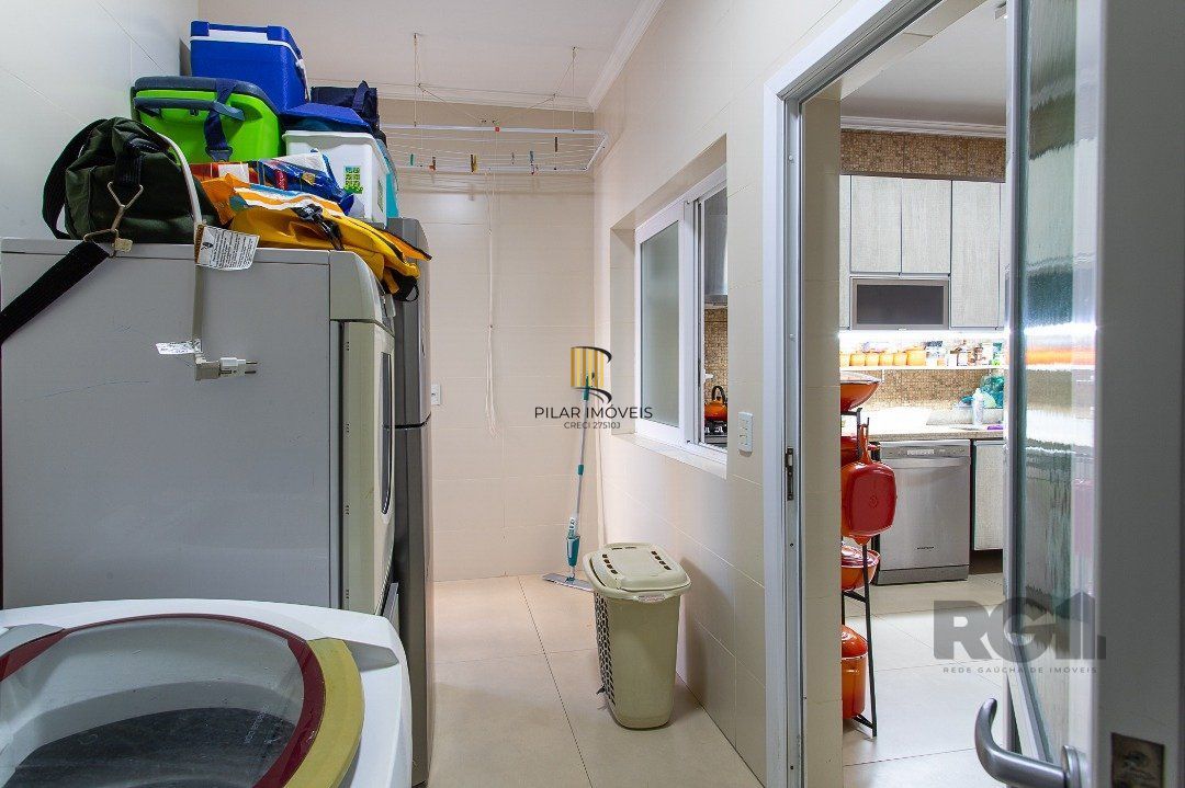 Apartamento com uma cobertura horizontal com 329,10 m² privativos com suíte