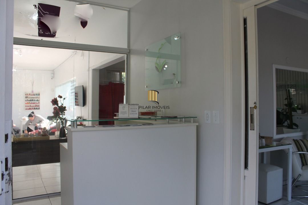 Casa para Venda - 221m², 3 dormitórios, sendo 1 suites, 4 vagas - Tristeza