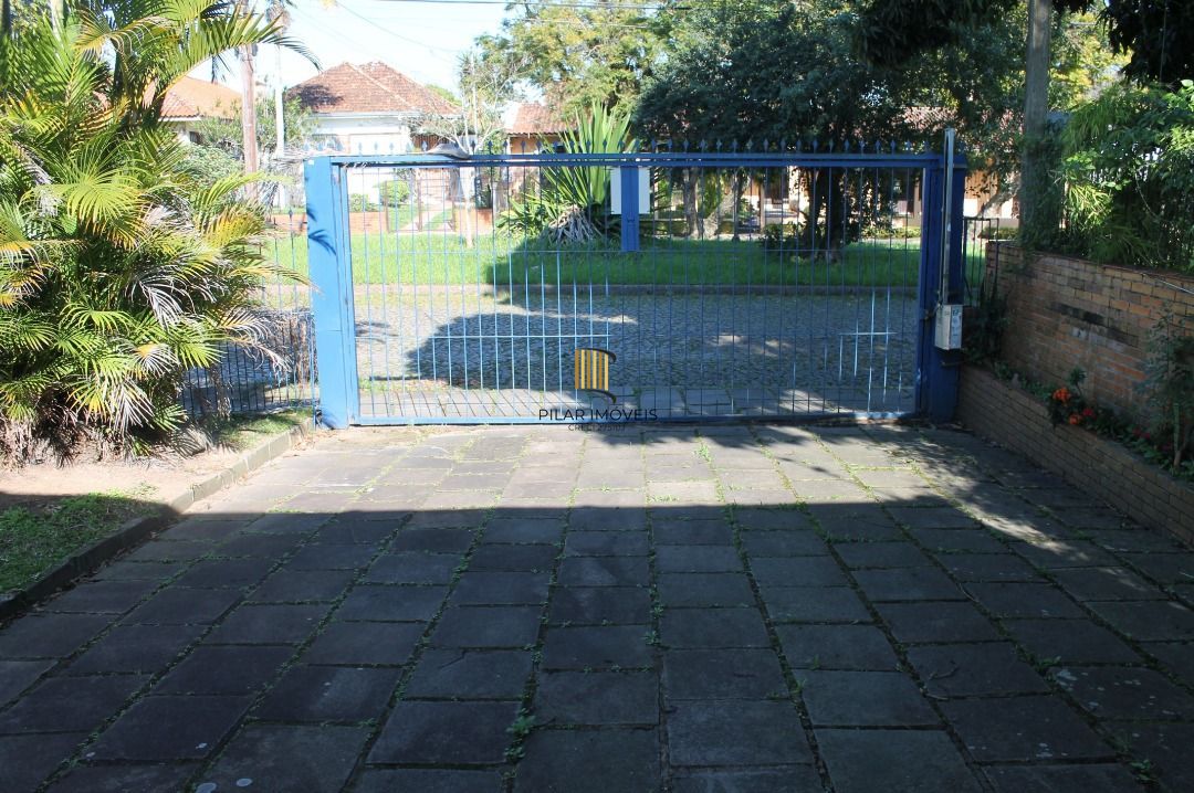 Casa para Venda - 221m², 3 dormitórios, sendo 1 suites, 4 vagas - Tristeza