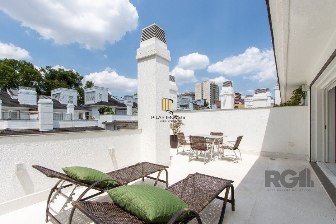 Casa em condominio, mobiliada com 741m² privativos , com 3 suítes- master