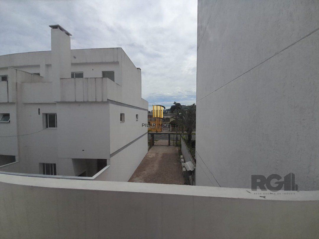 Casa de Condomínio 3 dormitórios no bairro Camaquã