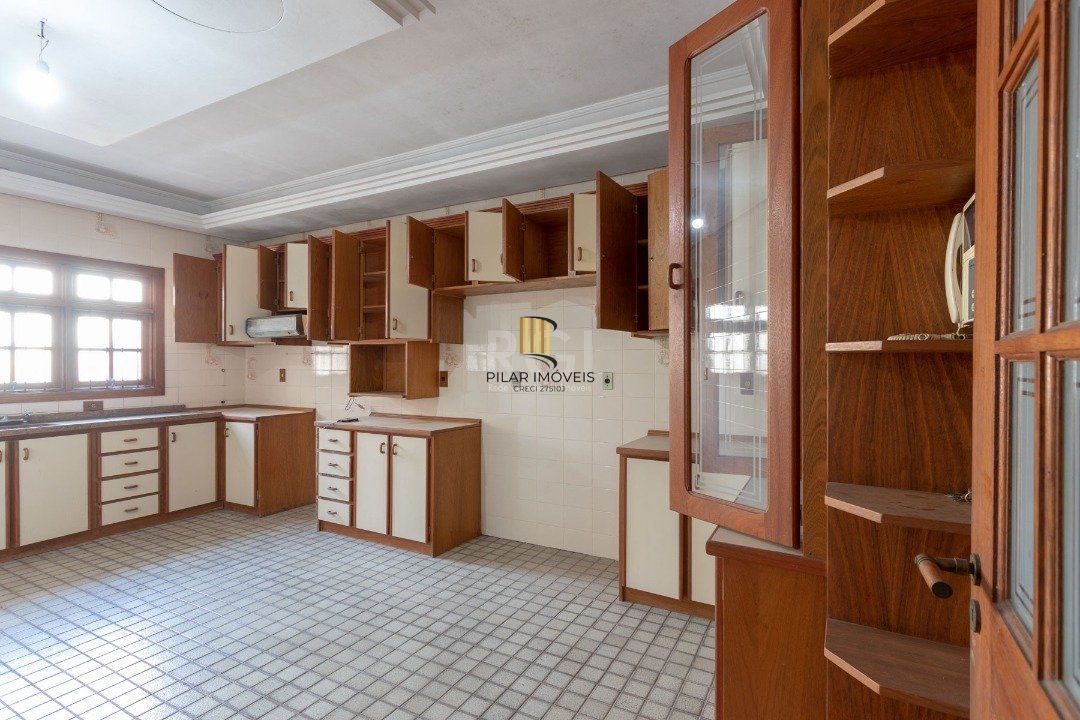 Casa para Venda - 460m², 4 dormitórios, sendo 1 suites, 4 vagas - Cristal