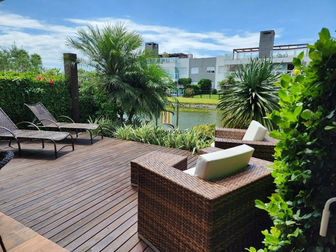 Apartamento Garden no Rossi Atlântida, Beira Lago com 2 quartos e 131m² privativos com 2 vagas de garagem.
