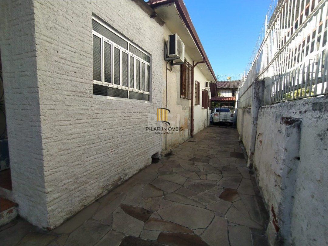 Casa para Venda - 185m², 3 dormitórios, 5 vagas - Menino Deus