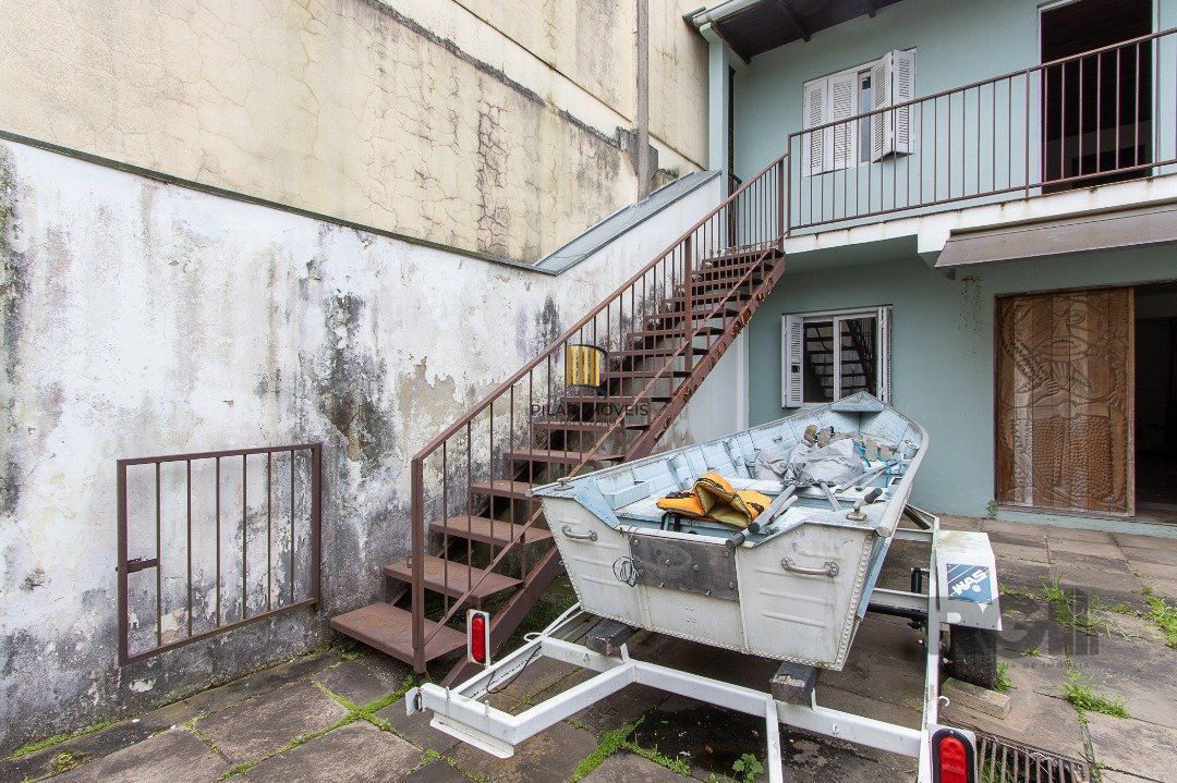 Casa 5 dormitórios no bairro Ipanema