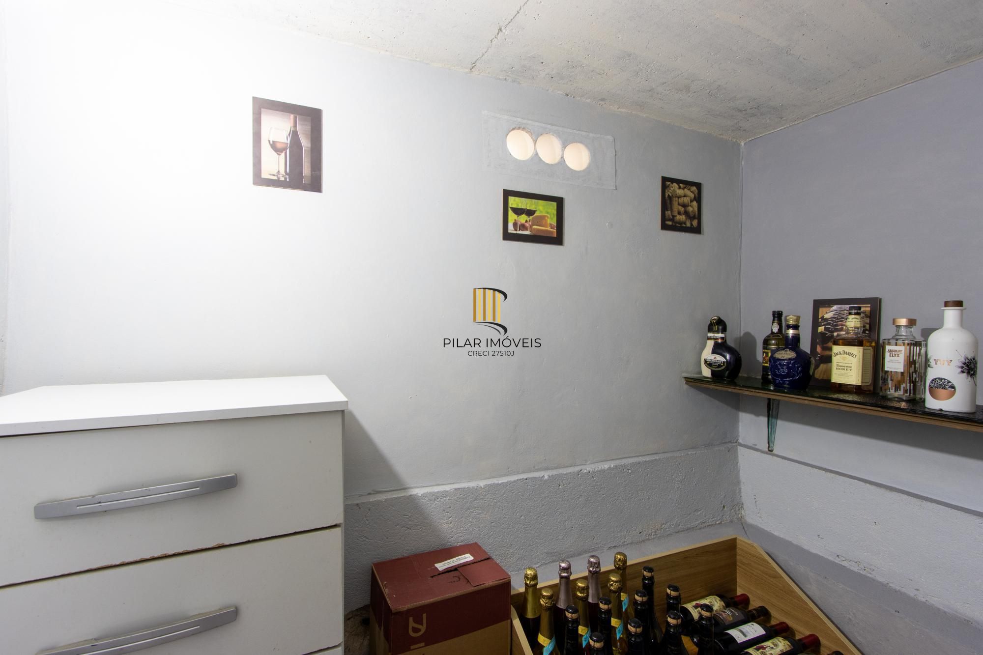 Casa TODA Reformada à Venda  – Mobiliada