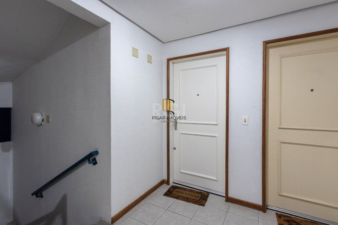 Apartamento no último andar com vista panorâmica, 2 dormitórios e até 4 vagas de garagem - Bairro Teresópolis, Zona Sul de Porto Alegre