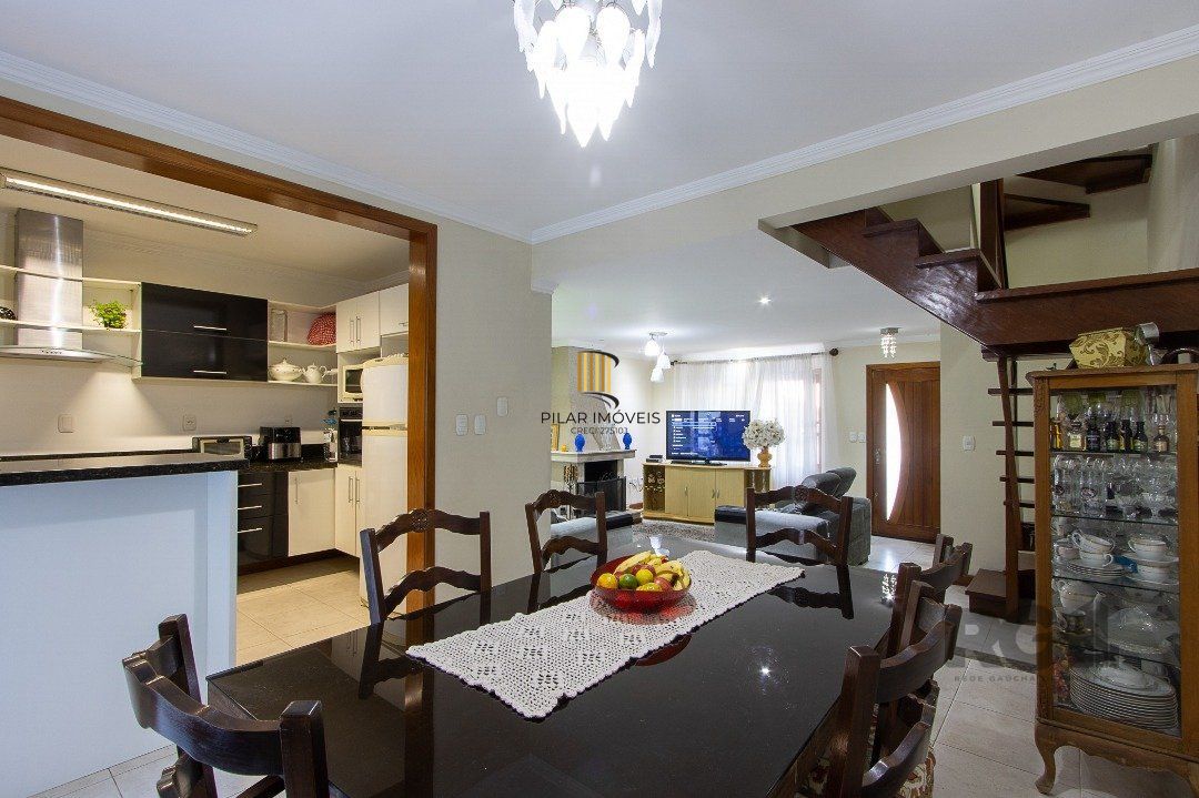 Casa para Venda - 300m², 5 dormitórios, sendo 1 suites, 4 vagas - Portal do Guarujá