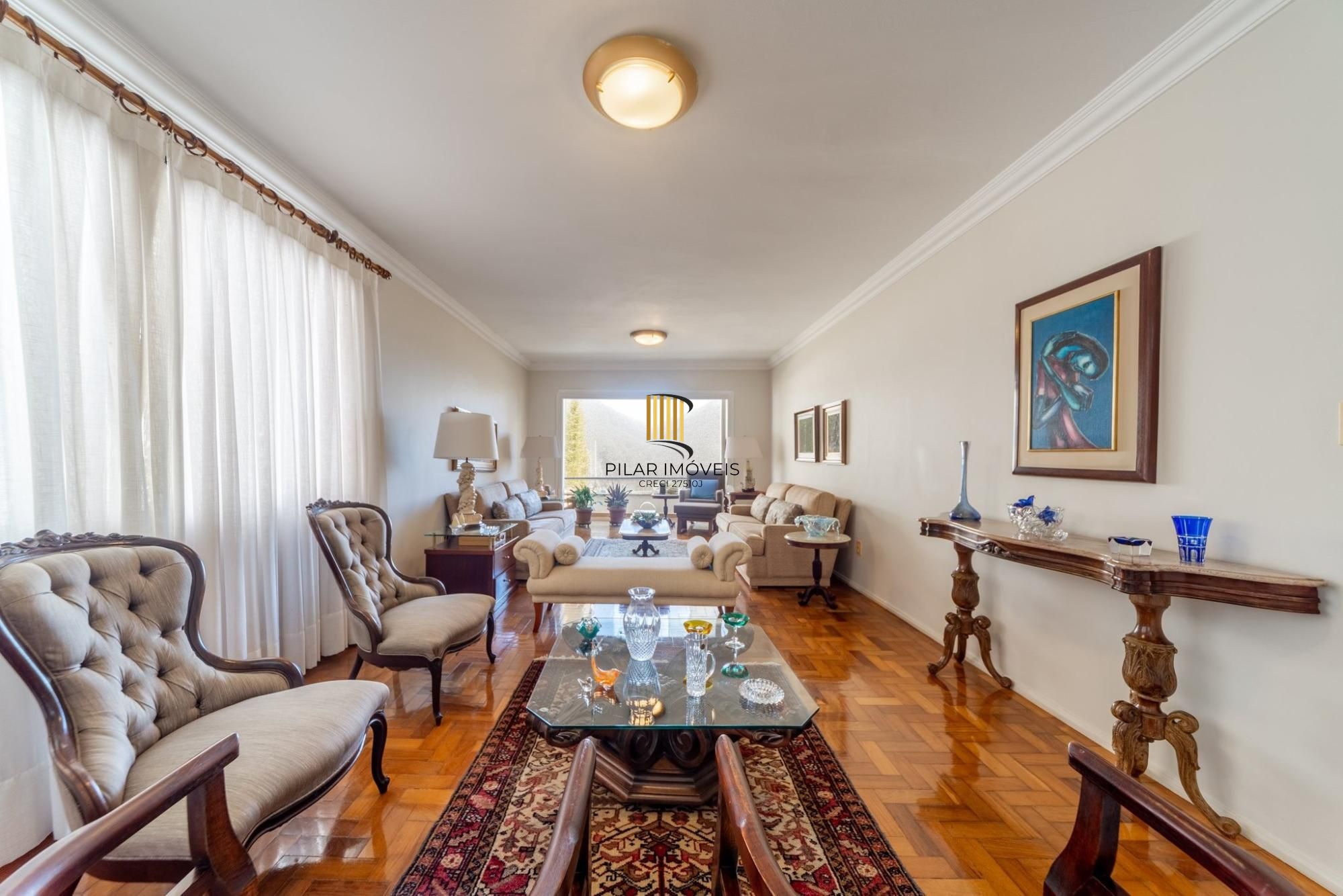 Cobertura com 206m², 3 dorm, Petrópolis e 2 vagas