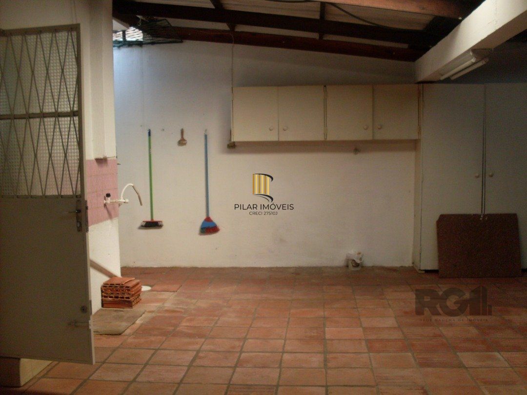 Casa comercial térrea na Av. Aparício Borges - Bairro Teresópolis