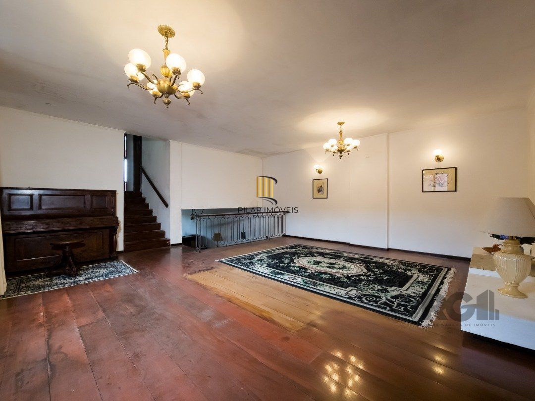 Casa 4 dormitórios no bairro Teresópolis
