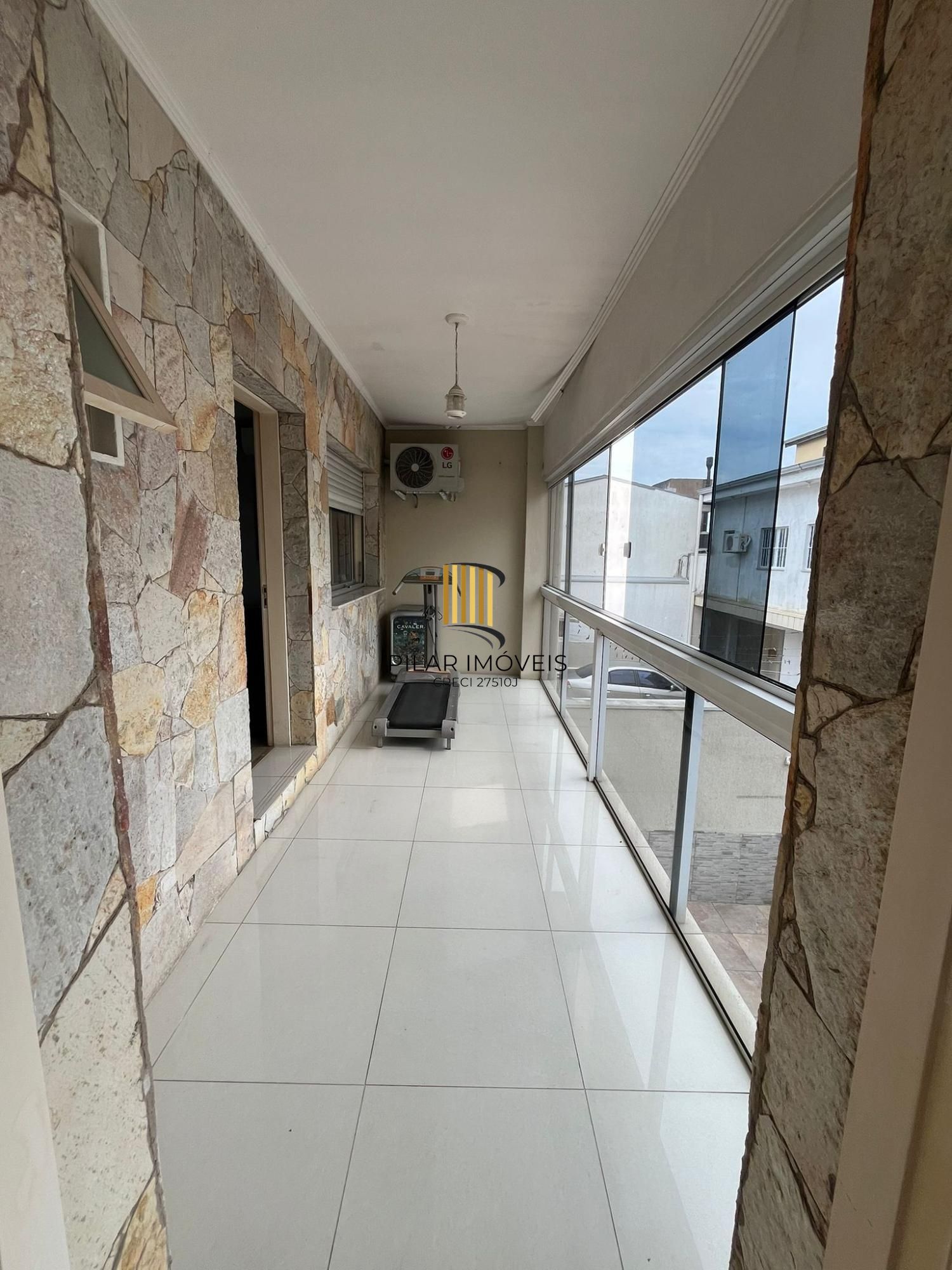 Duas casas no mesmo terreno – conforto, espaço e excelente localização!