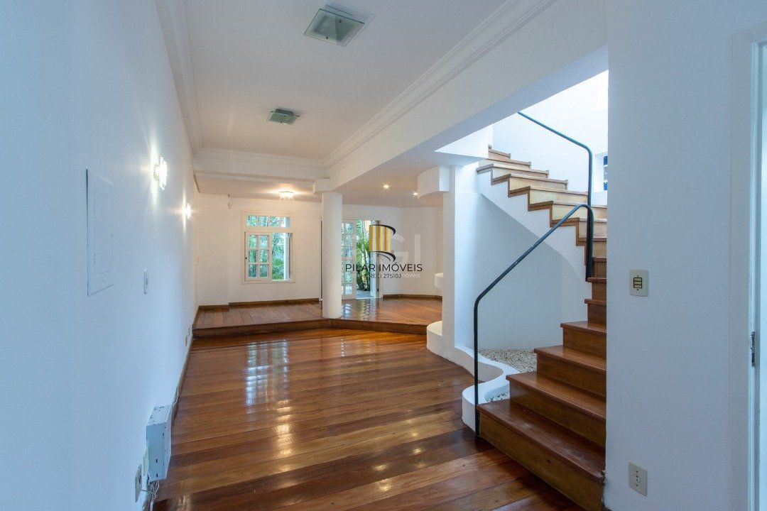 Sobrado com 300m² à venda, 3 quartos, 1 suite, 2 vagas - Bairro Espírito Santo