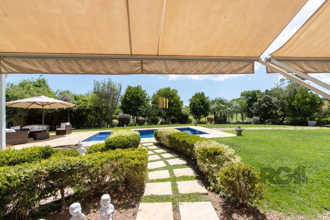Excelente residência no Condomínio Terra Ville com aproximadamente 474,74m² privativos.