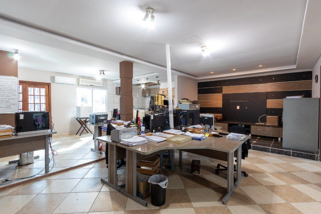 Sobrado para Venda - 300m², 3 dormitórios, sendo 1 suites, 3 vagas - Cavalhada