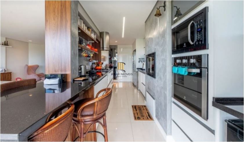 Apartamento Garden à venda com 3 dormitórios, 150m² e 2 vagas no bairro Cristal, Zona Sul de Porto Alegre