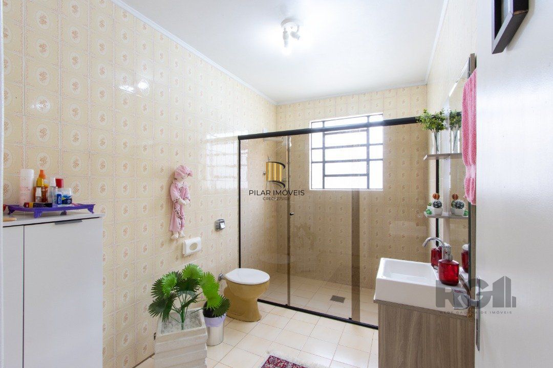 Casa 7 dormitórios no bairro Camaquã