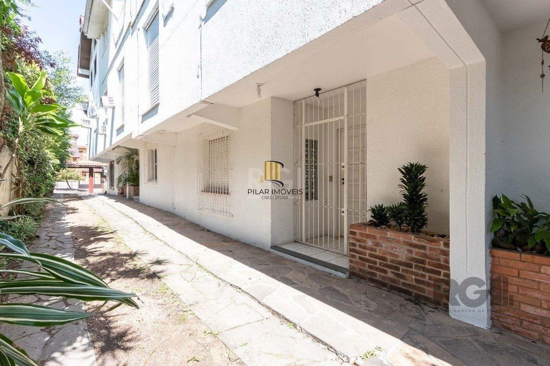 Casa em condomínio com 3 dormitórios, 3 banheiros no bairro Cristal