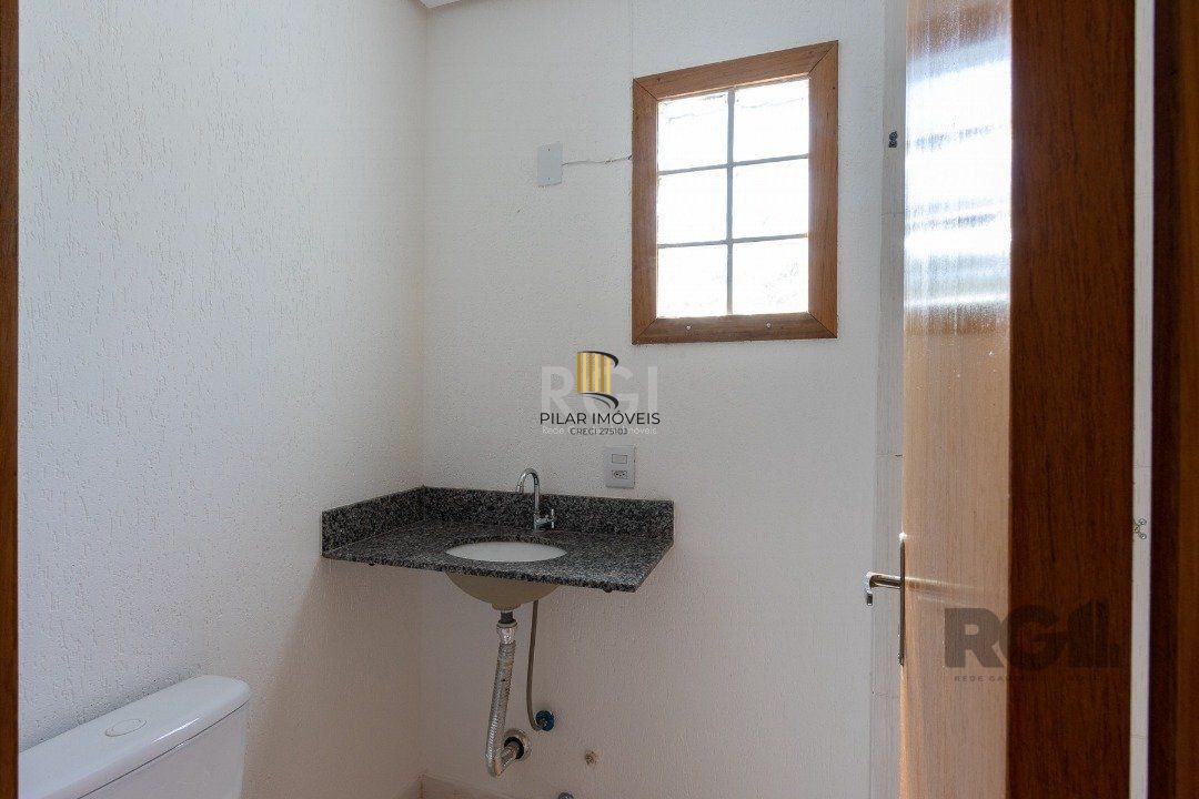 Casa 3 dormitórios no bairro Guarujá