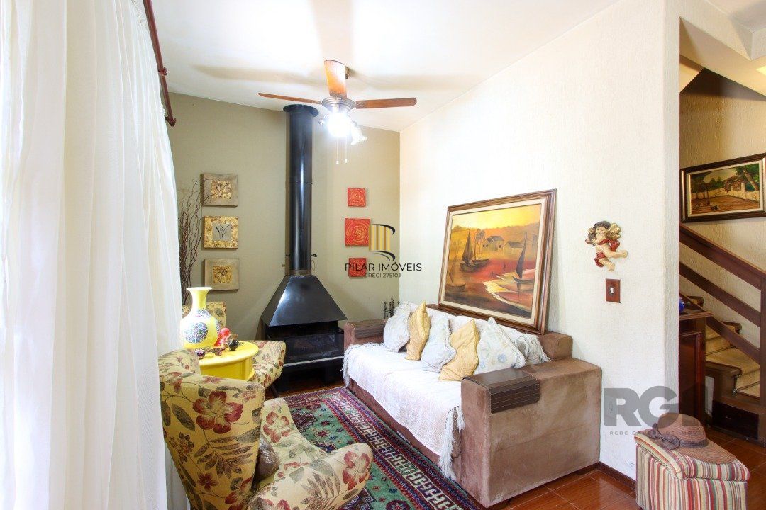 Excelente Casa Tipo Sobrado de alvenaria