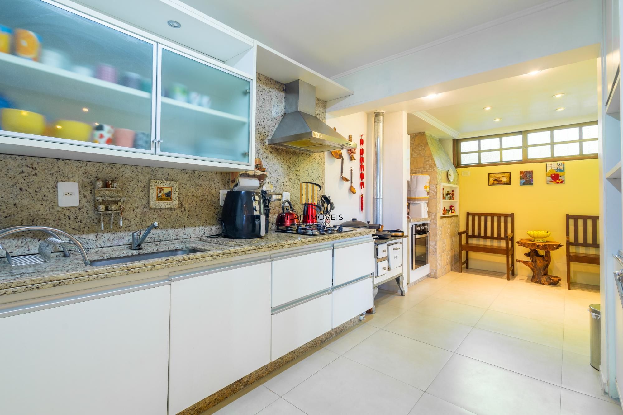 Casa em condomínio bairro Tristeza, com 185m² privativos.