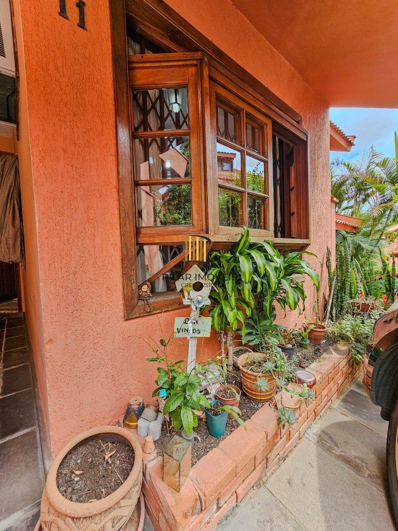 Casa em Condomínio 4 Dormitórios na Glória!!
