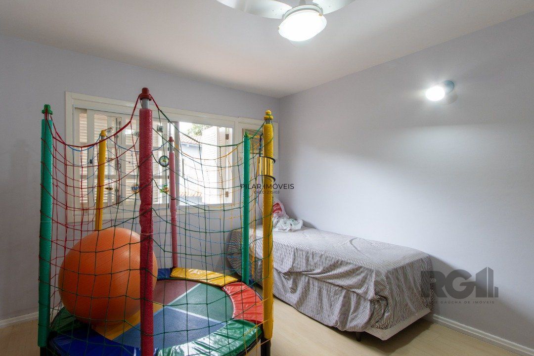 Casa 4 dormitórios no bairro Ipanema