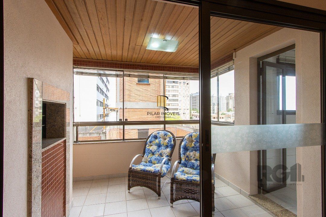 Apartamento 3 quartos, 1 suite, dependência, sacada com churrasqueira, 2 vagas - Bairro Menino Deus