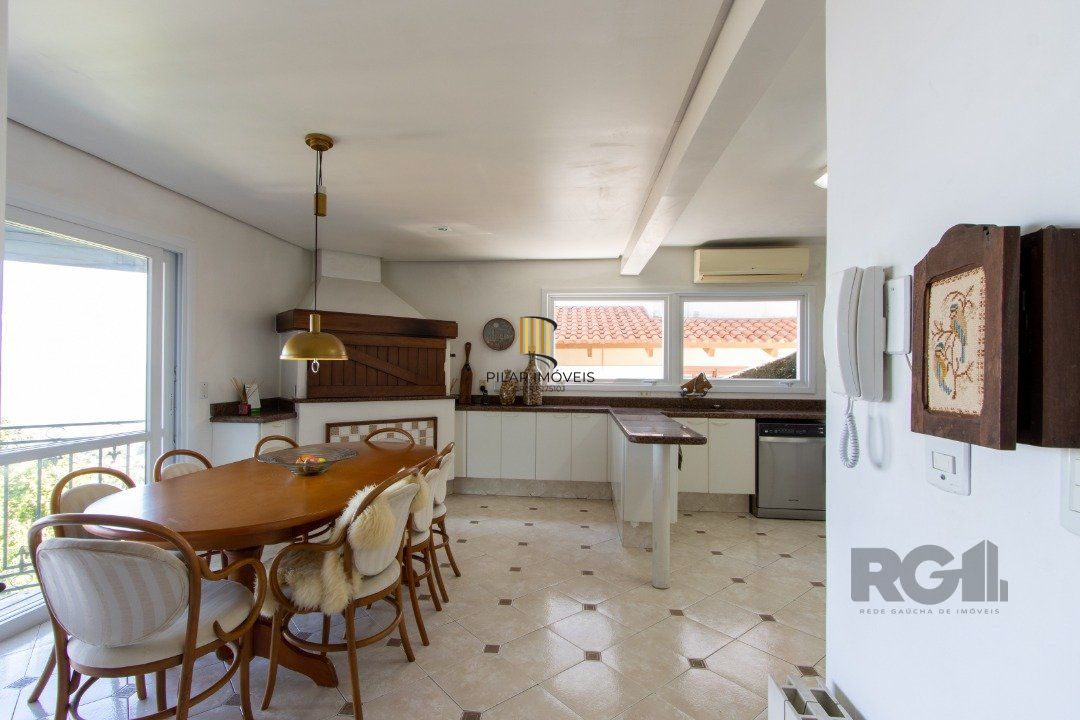 Casa deslumbrante vista do Guaiba, 3 dormitórios, sendo 1 suite master com closet e banheira de hidro com vista para o rio