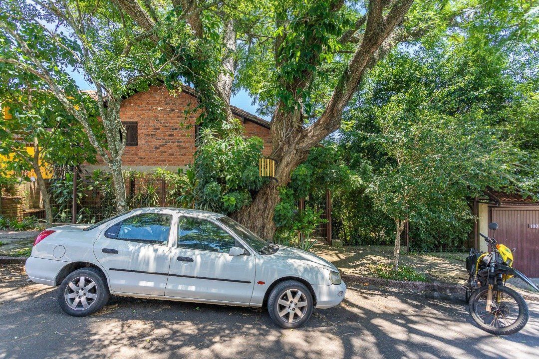 Casa 4 dormitórios, Altos da Vila Nova, Zona Sul, Porto Alegre.