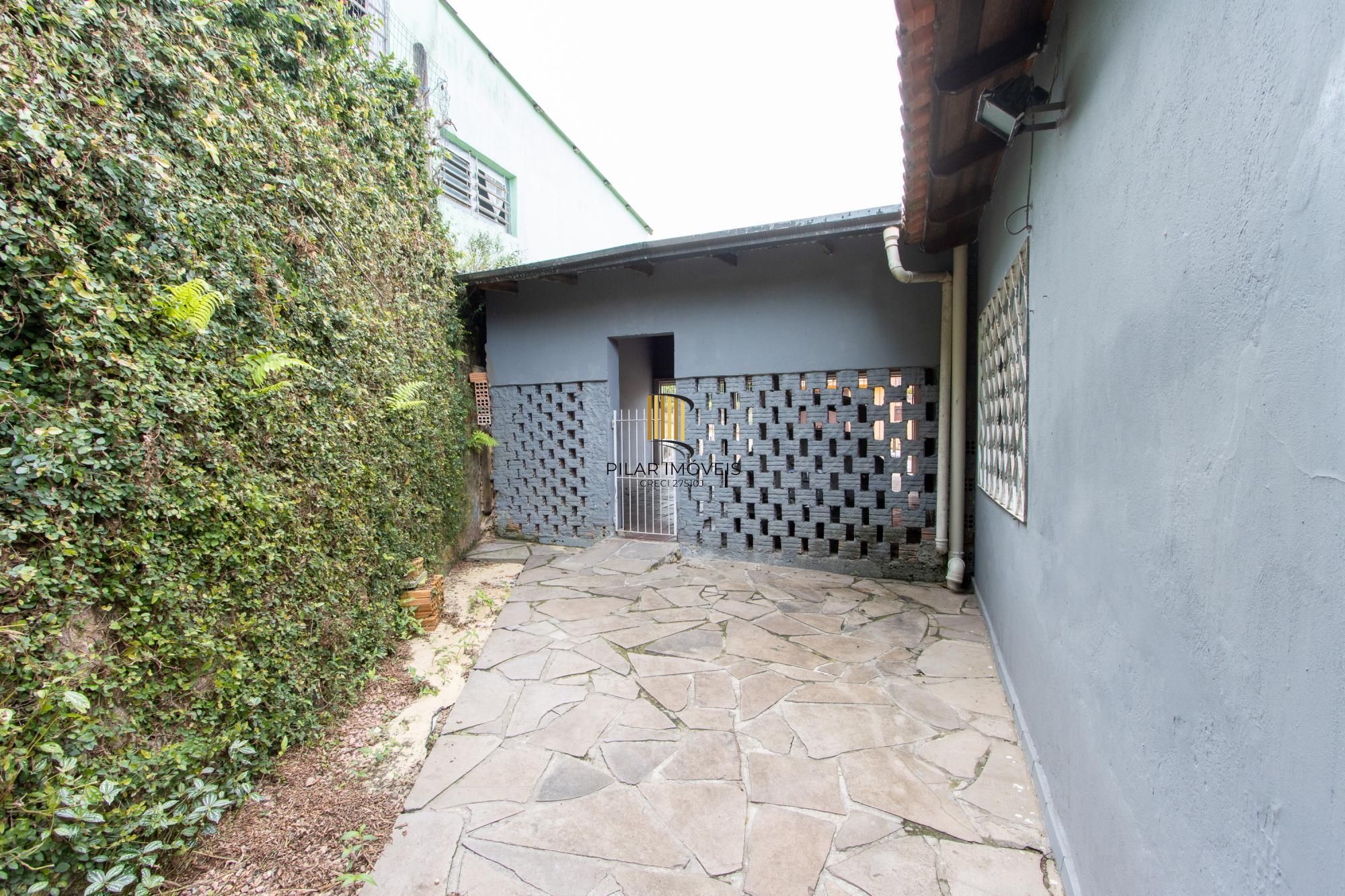 Casa para Venda - 235m², 2 dormitórios, 4 vagas - Cavalhada