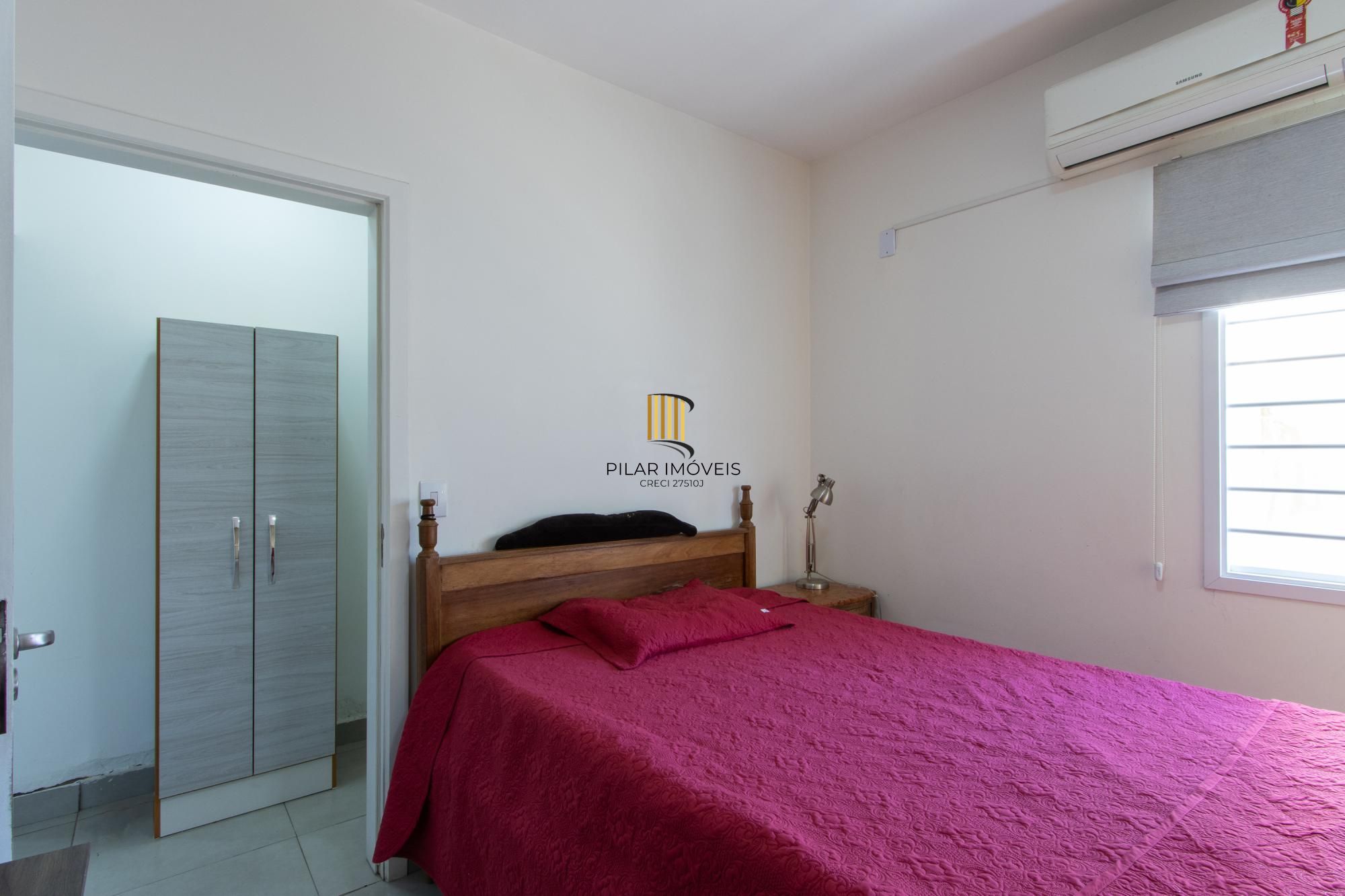 Casa 3 Dormitórios no Bairro Tristeza com 2 Vagas de Garagem