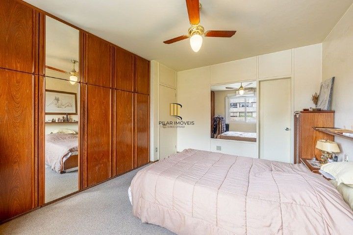 Cobertura no Bairro Auxiliadora, 3 dormitórios, 1 suíte, churrasqueira e vaga coberta.