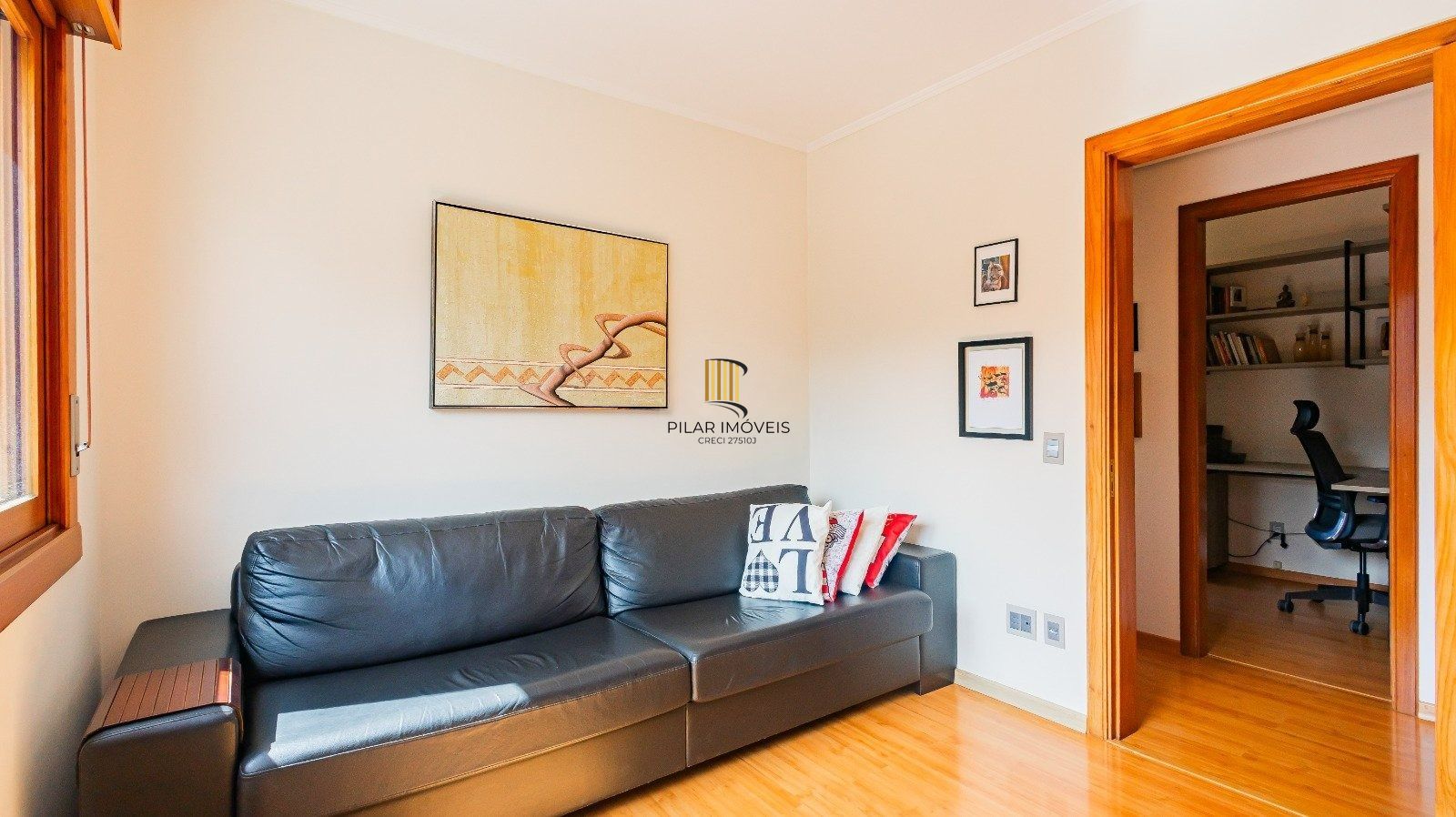 Apartamento com três quartos e três vagas, no bairro Bela Vista