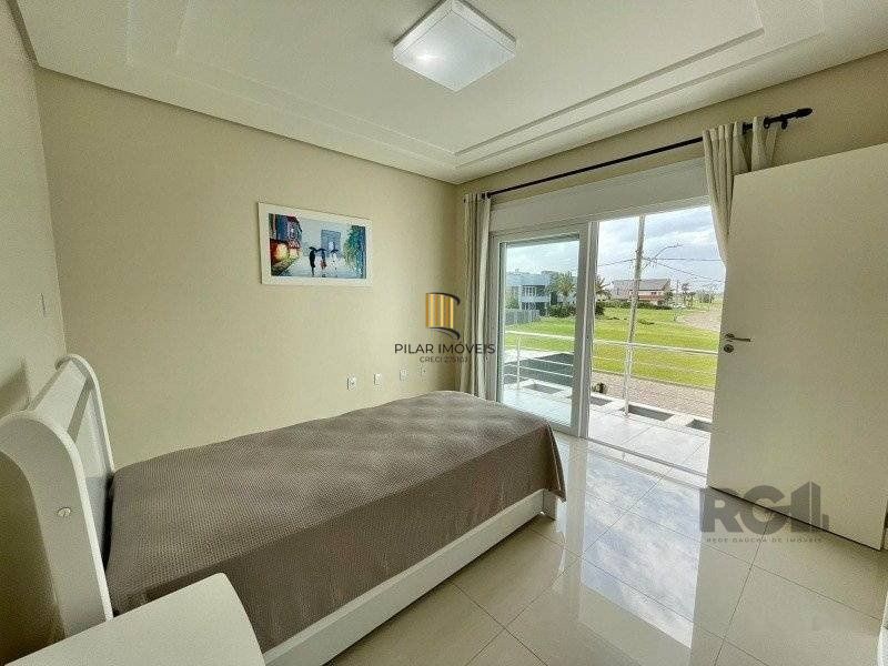 Casa de Condomínio 4 dormitórios no bairro Atlântida Sul
