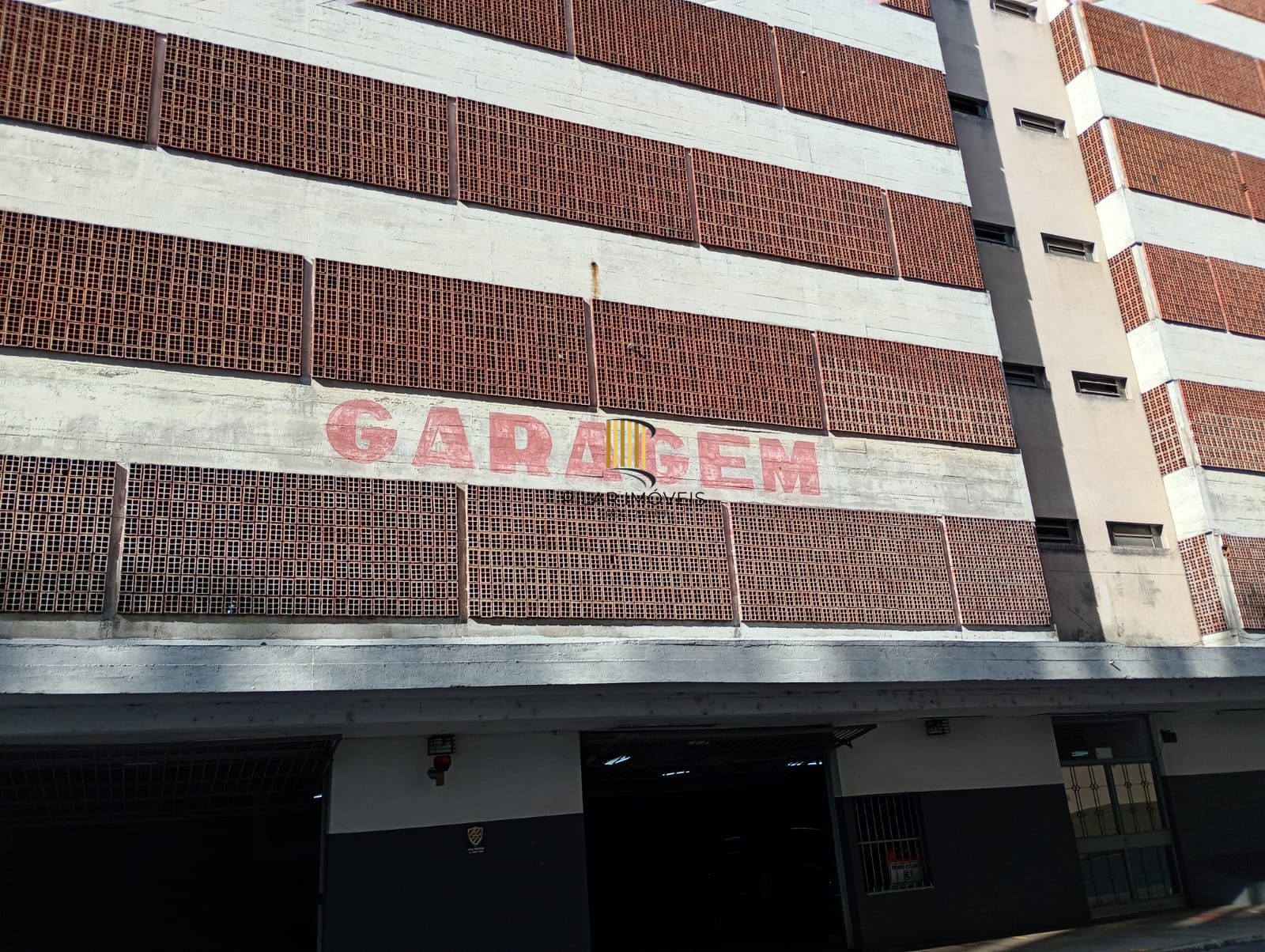 Sala comercial com Vaga coberta! - Pilar Imóveis
