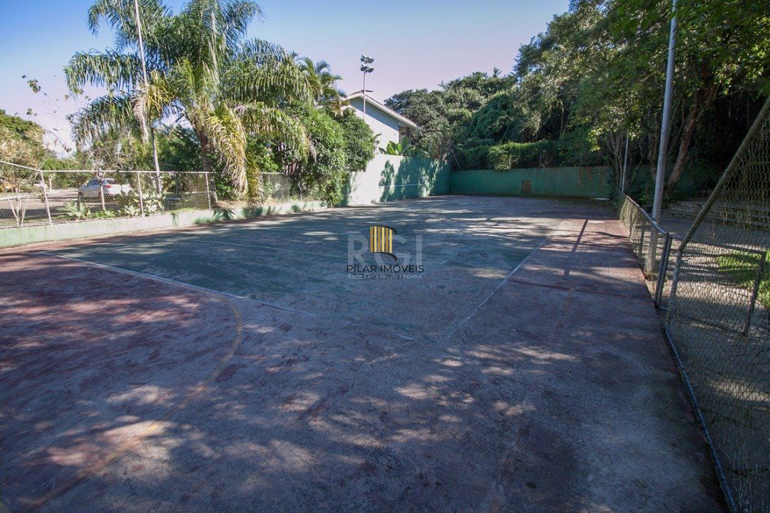 Casa em condomínio para Venda com 3 dormitórios, sendo 1 suites e 5 vagas no bairro Pedra Redonda