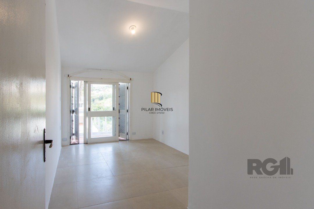 Casa para Venda - 337m², 3 dormitórios, sendo 1 suites, 3 vagas - Cristal