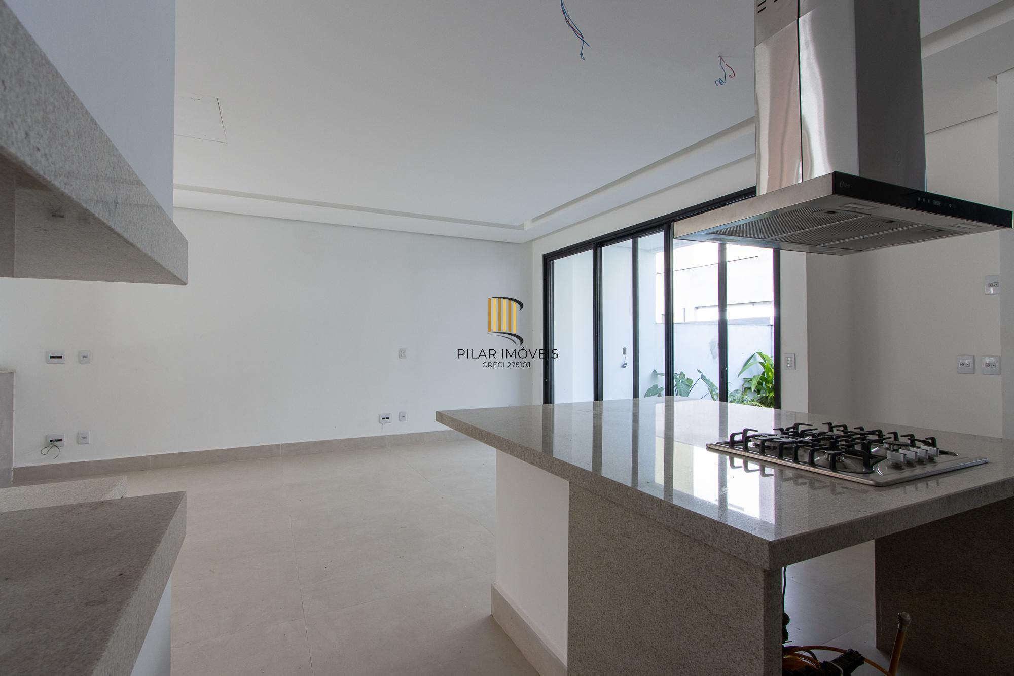 Casa de condomínio, 3 dormitórios, 3 suítes.