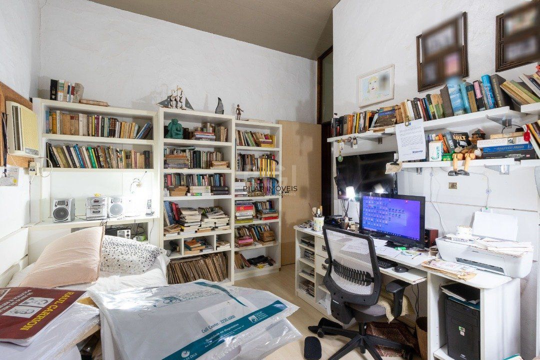 Casa para Venda - 600m², 3 dormitórios, sendo 1 suites, 8 vagas - Vila Assunção
