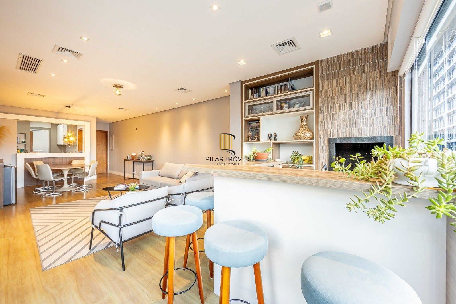 Belíssimo apartamento 03 dormitórios no Petrópolis