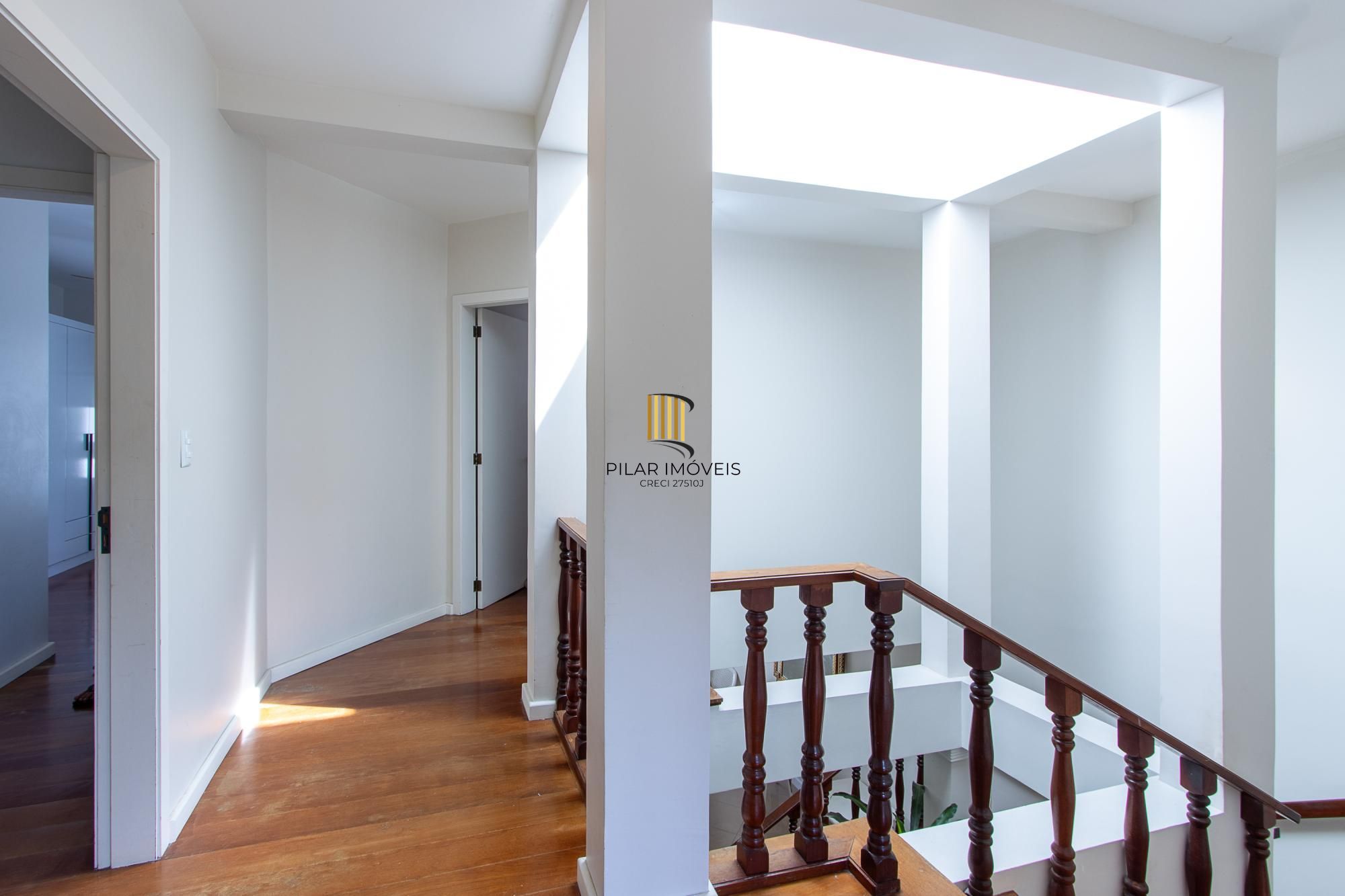 Casa 4 dormitórios no bairro Cristal