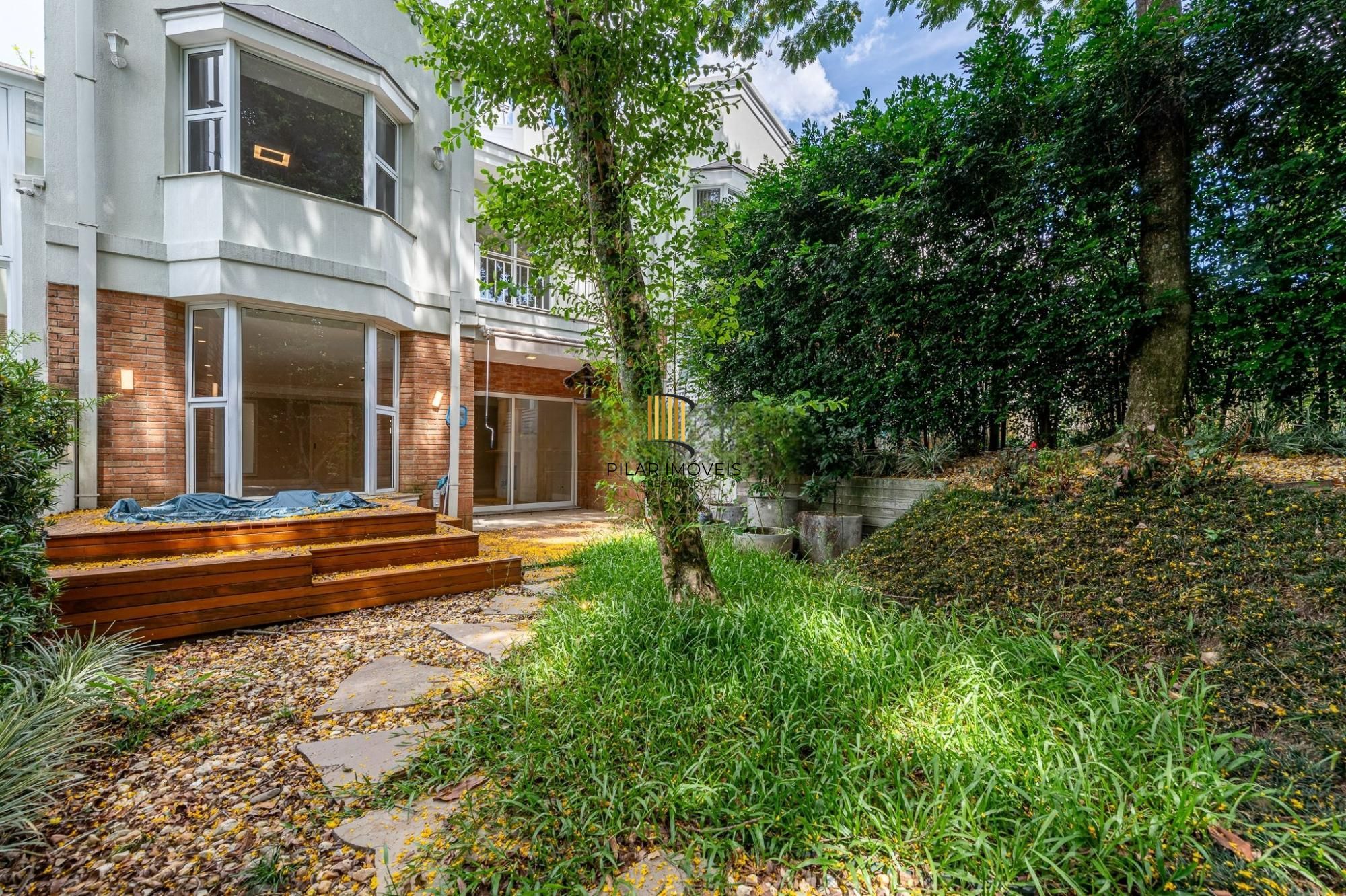 Casa de 4 dormitórios no bairro Três Figueiras