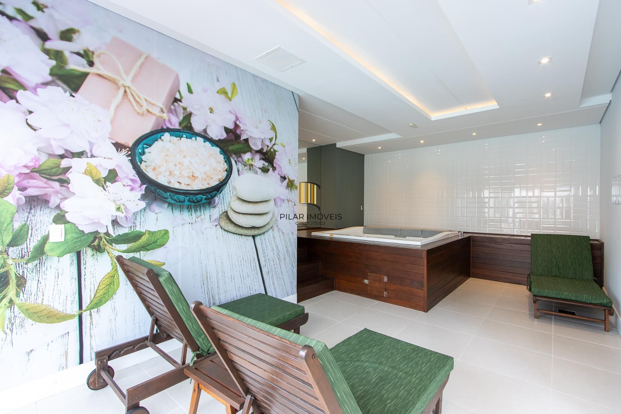 Apartamento de 2 dormitórios com suíte, churrasqueira e infraestrutura completa na Zona Sul de Porto Alegre.