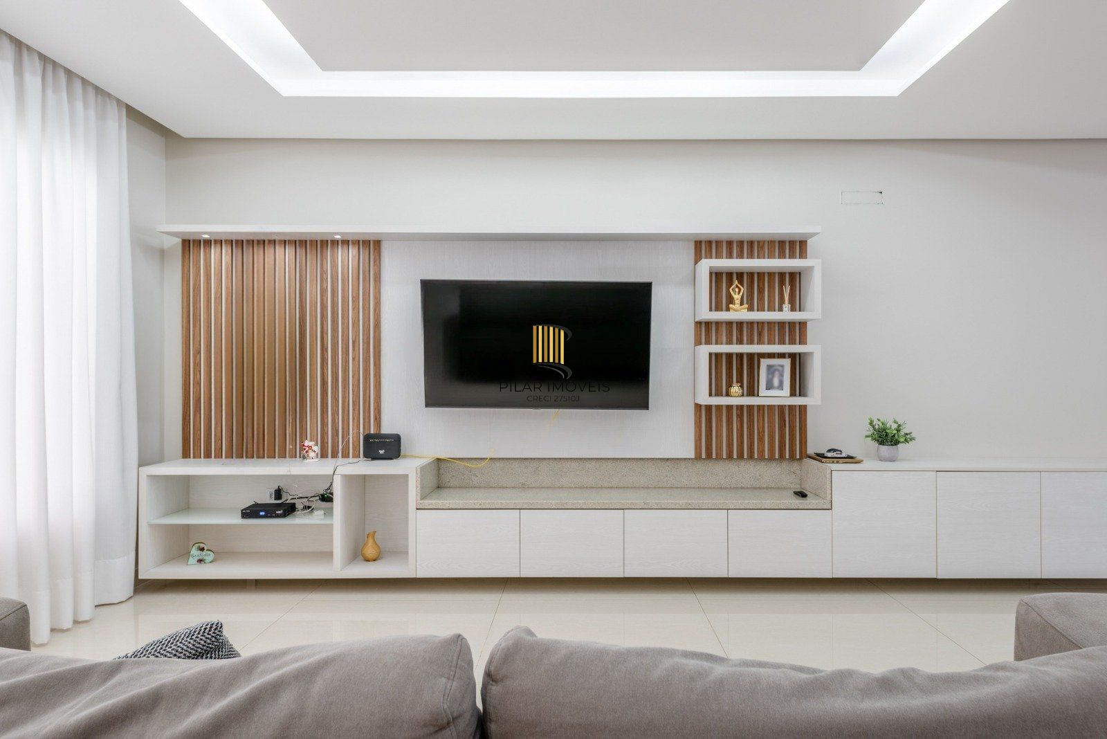 Casa em Condomínio com 228m² e 3 dormitórios, 1 suíte, 3 vagas no bairro Sarandi